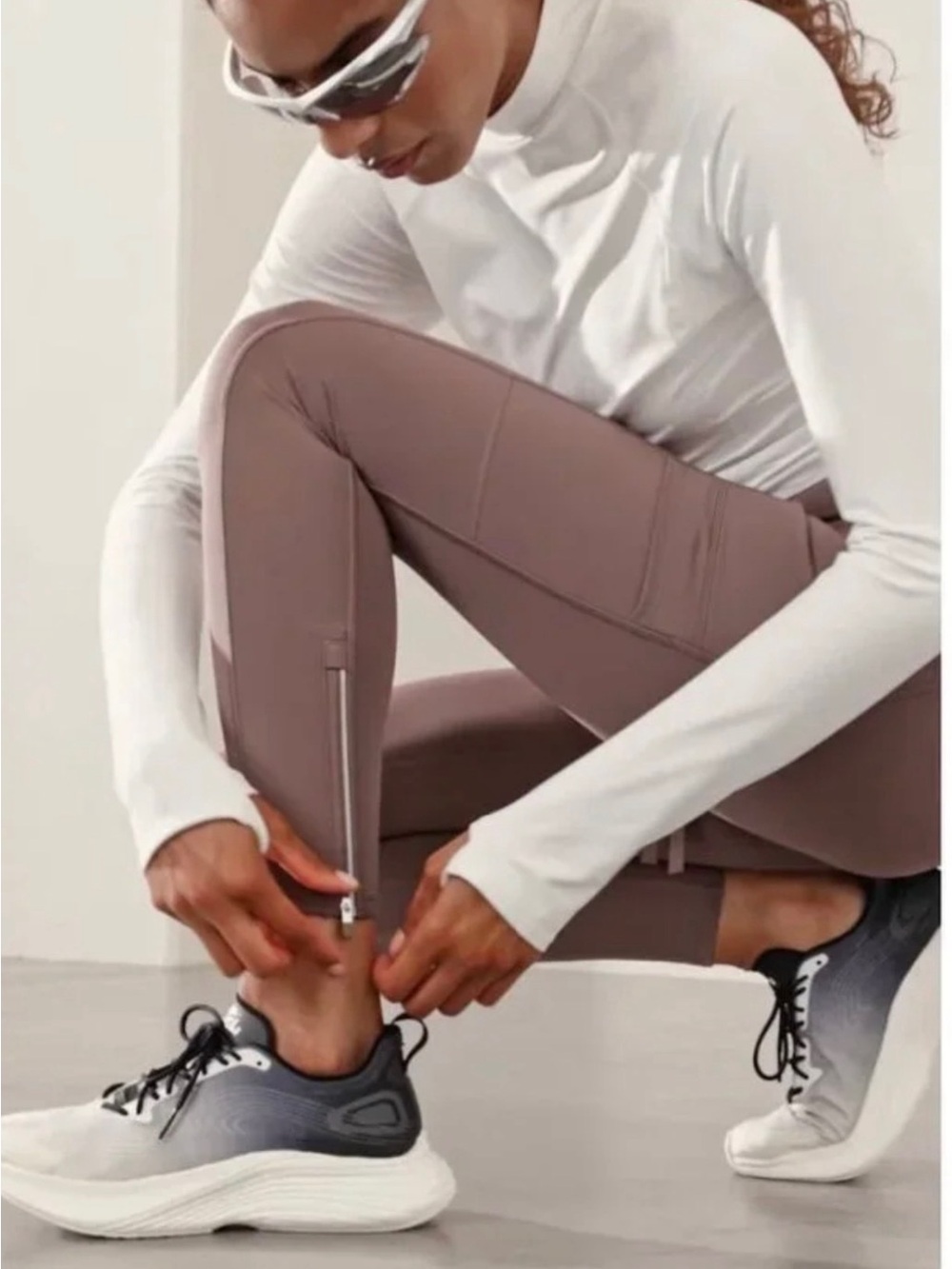 Athleta Rainier High Rise Cargo Tight in Smoky Rose Women’s size Small Tall - Picture 2 of 10